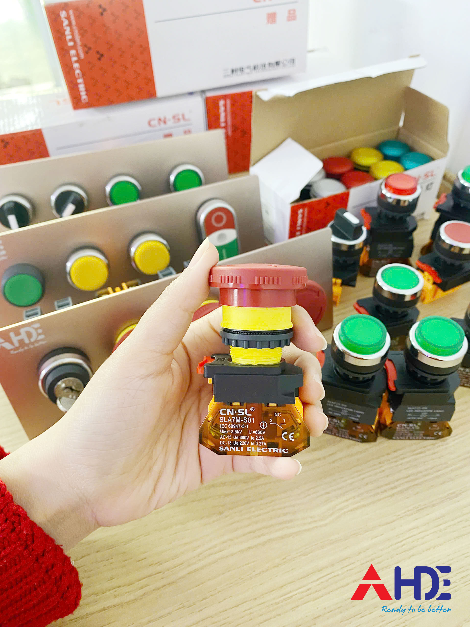 Hình ảnh thực tế nút dừng khẩn Sanli